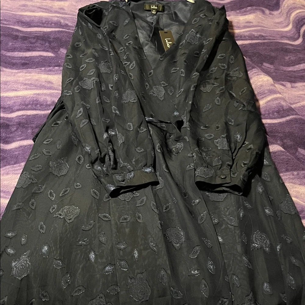 Lulu’s medium wrap around long sleeve dress - Picture 1 of 3